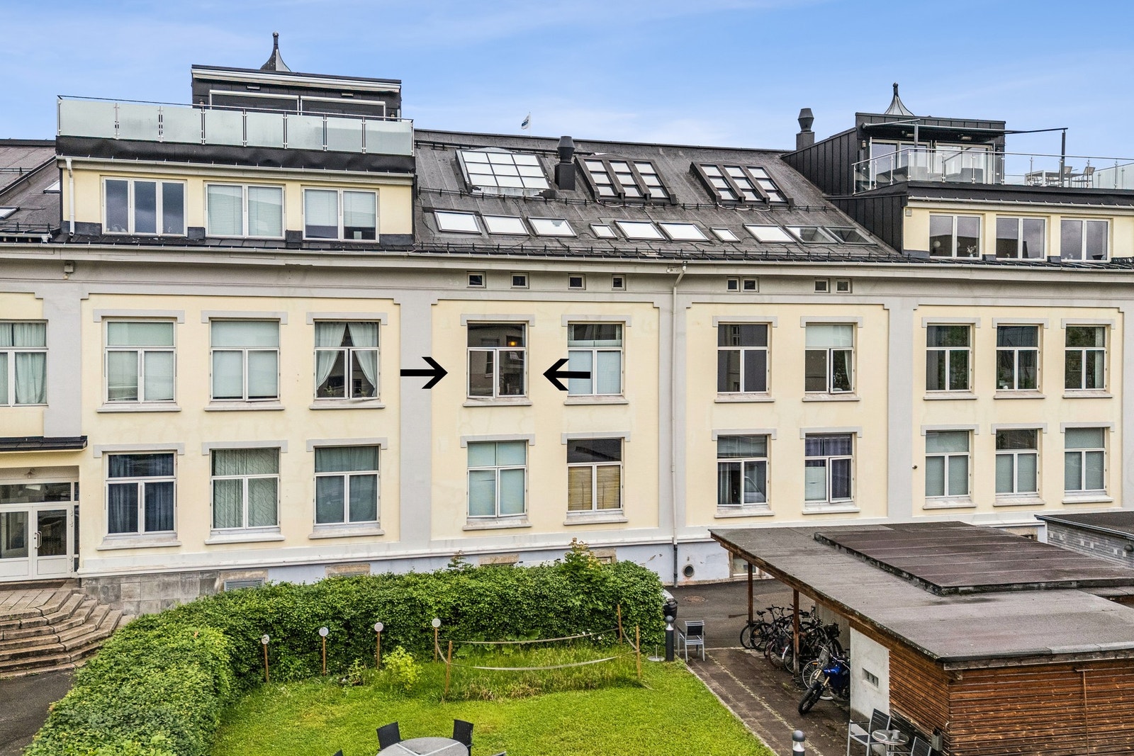 Leiligheten er beliggende i byggets andre etasje. Galleribilde