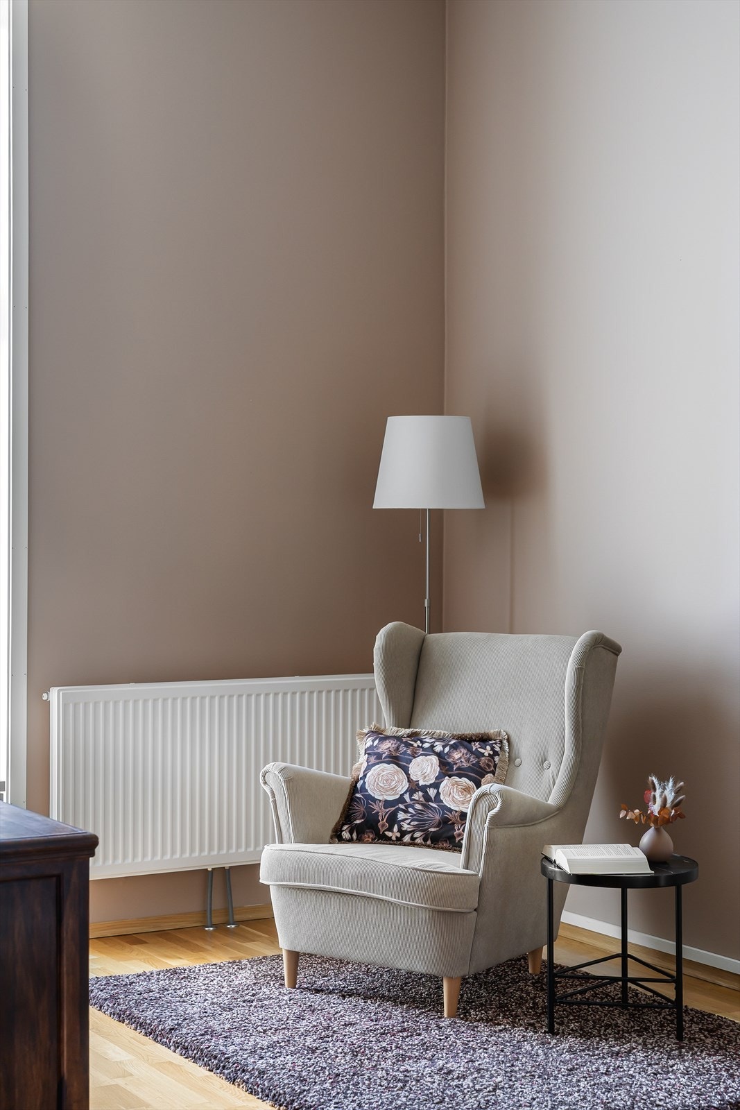 Loftstuen varmes opp av en radiator tilknyttet boligens vannbårne system. Galleribilde