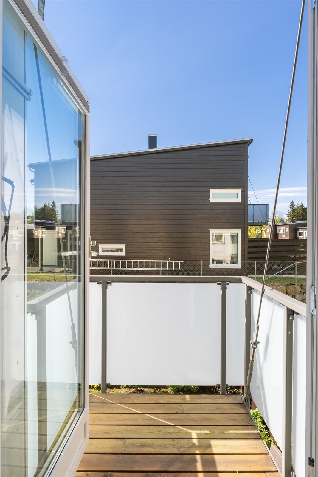 Balkong med utgang fra loftstuen i andre etasje. Galleribilde