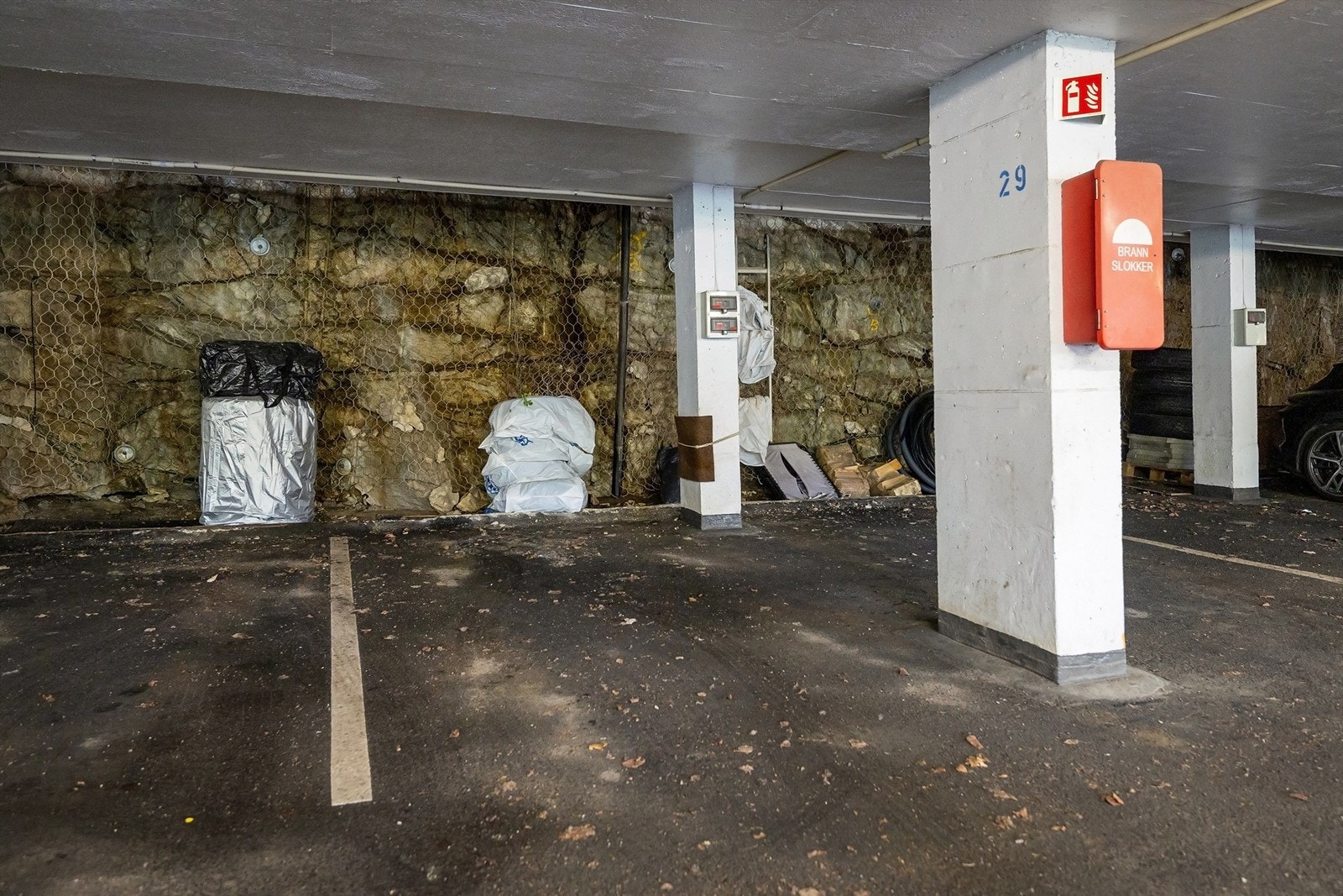 Leiligheten disponerer biloppstillingsplass nr. 29 i felles garasjeanlegg under Årvollveien 9-11 Galleribilde