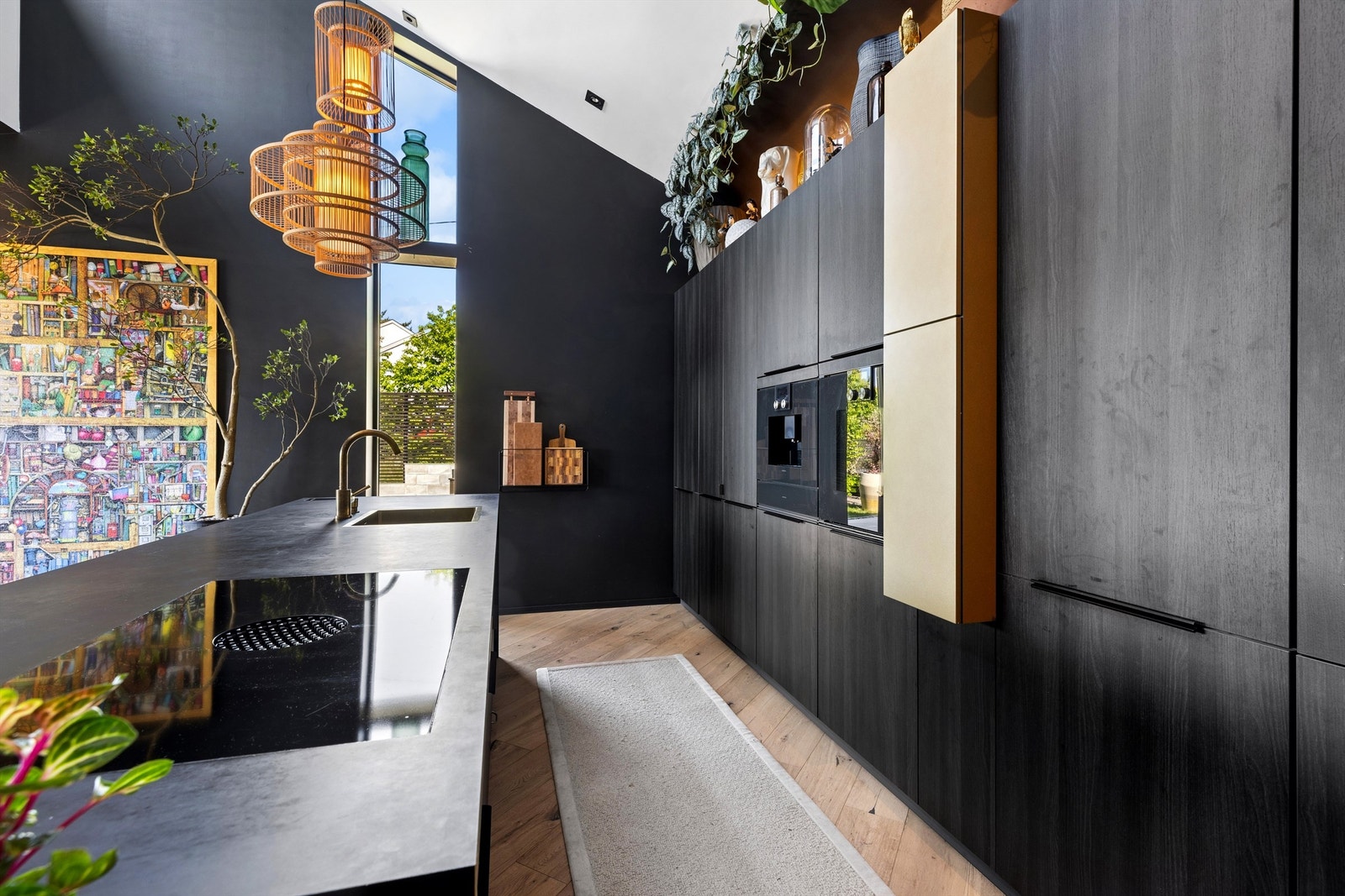 Eksklusiv Schmidt kjøkkeninnredning med gjennomført design og smarte løsninger som kombinerer estetikk og funksjonalitet på elegant vis. Galleribilde