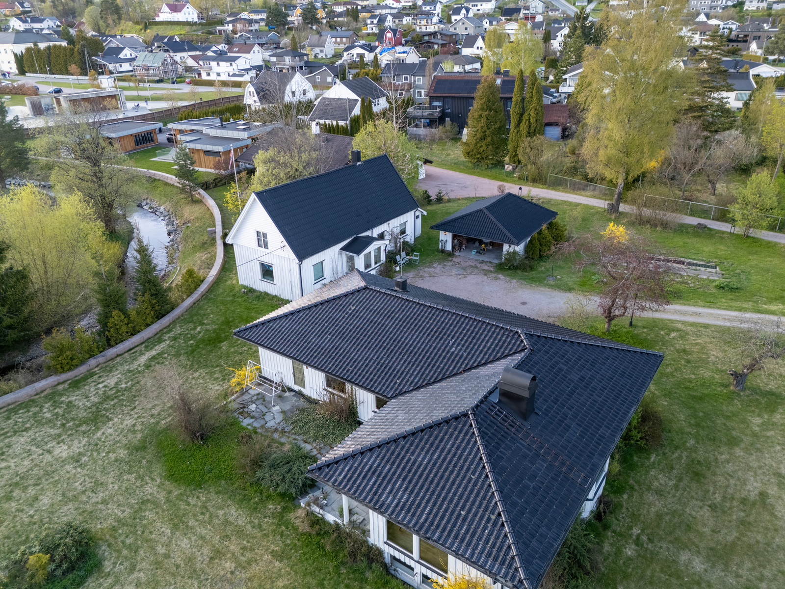 Flotte uteområder og sentral beliggenhet med nærhet til det meste Galleribilde