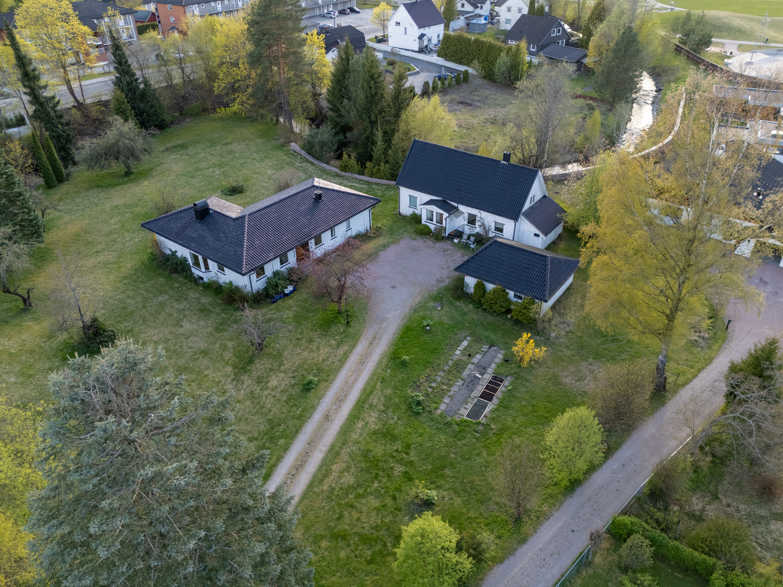 Fint dronebilde av tomten Galleribilde