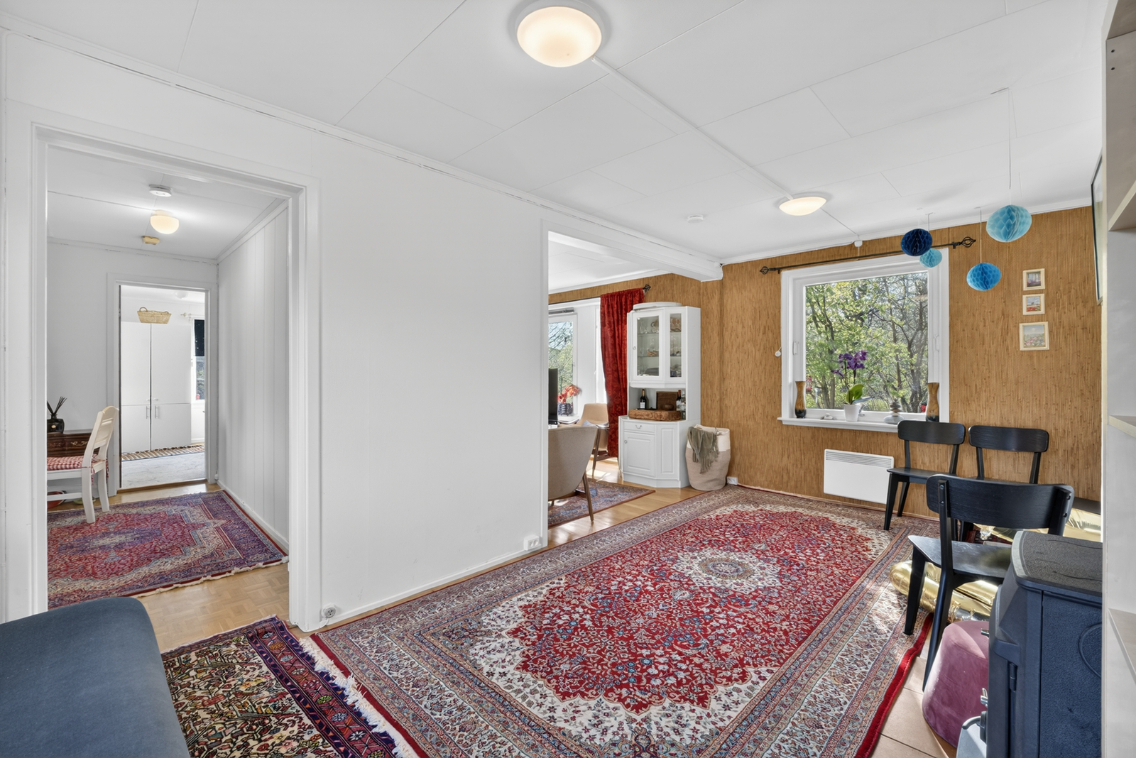 Lys stue med god forbindelse til øvrige rom Galleribilde