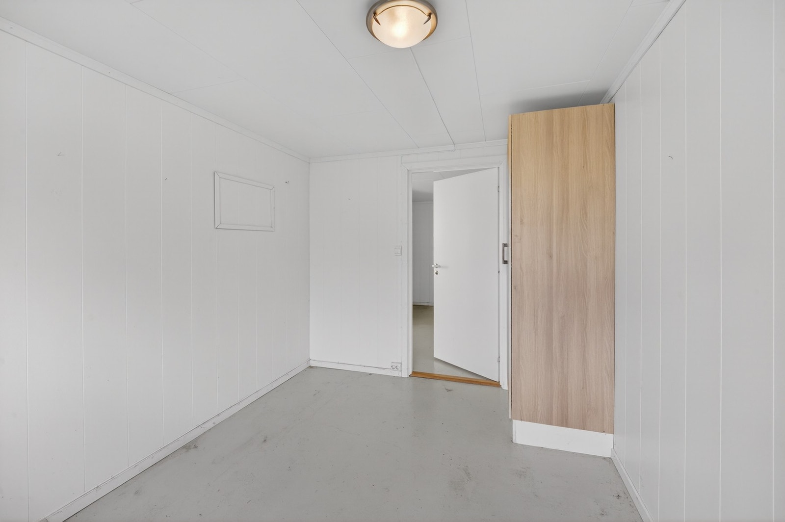 Lyse vegger og skapplass Galleribilde
