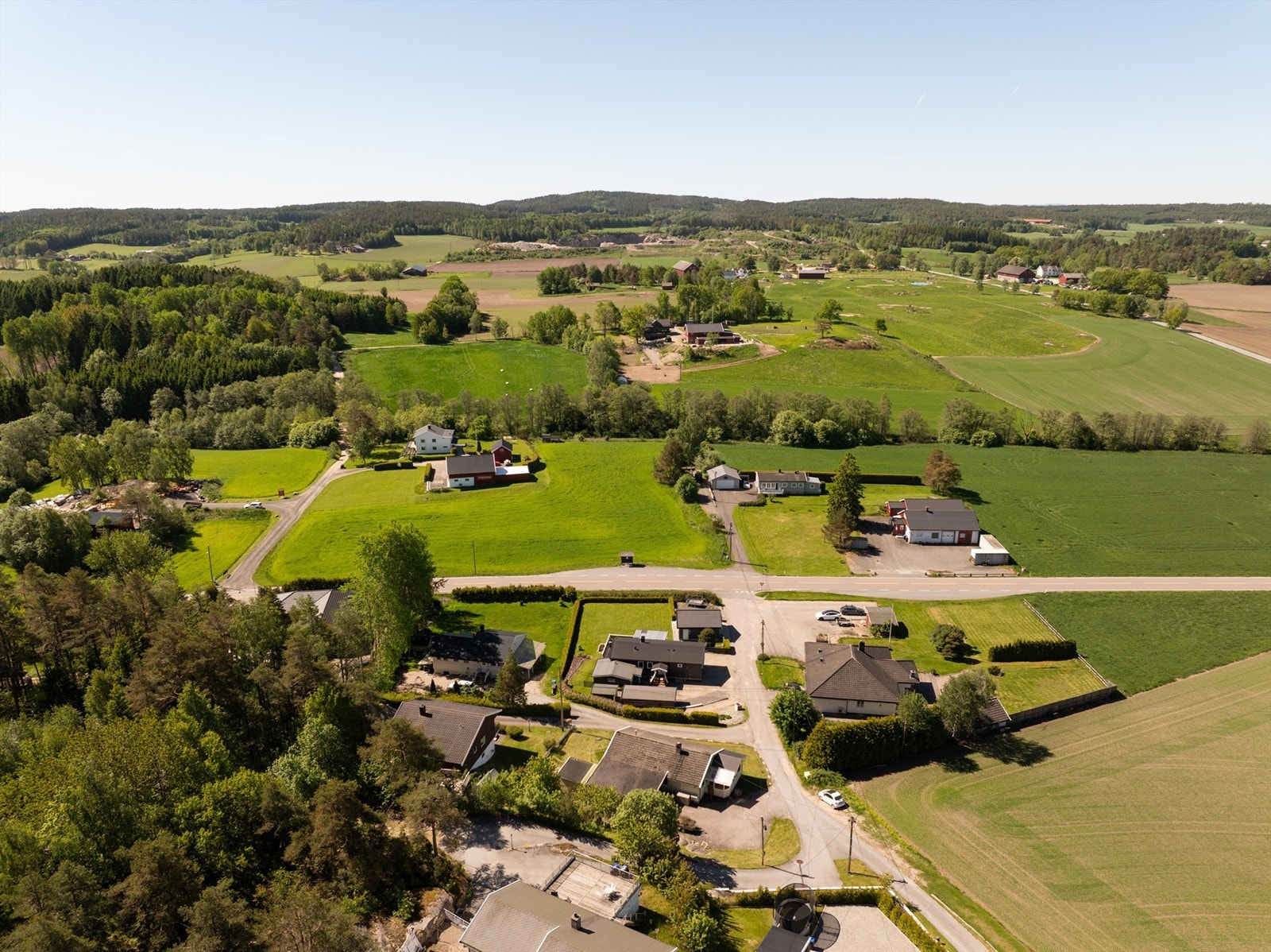Eiendommen er en del av et veletablert og mindre boligområde på Mossik - midt i det fagre Onsøylandet. Galleribilde