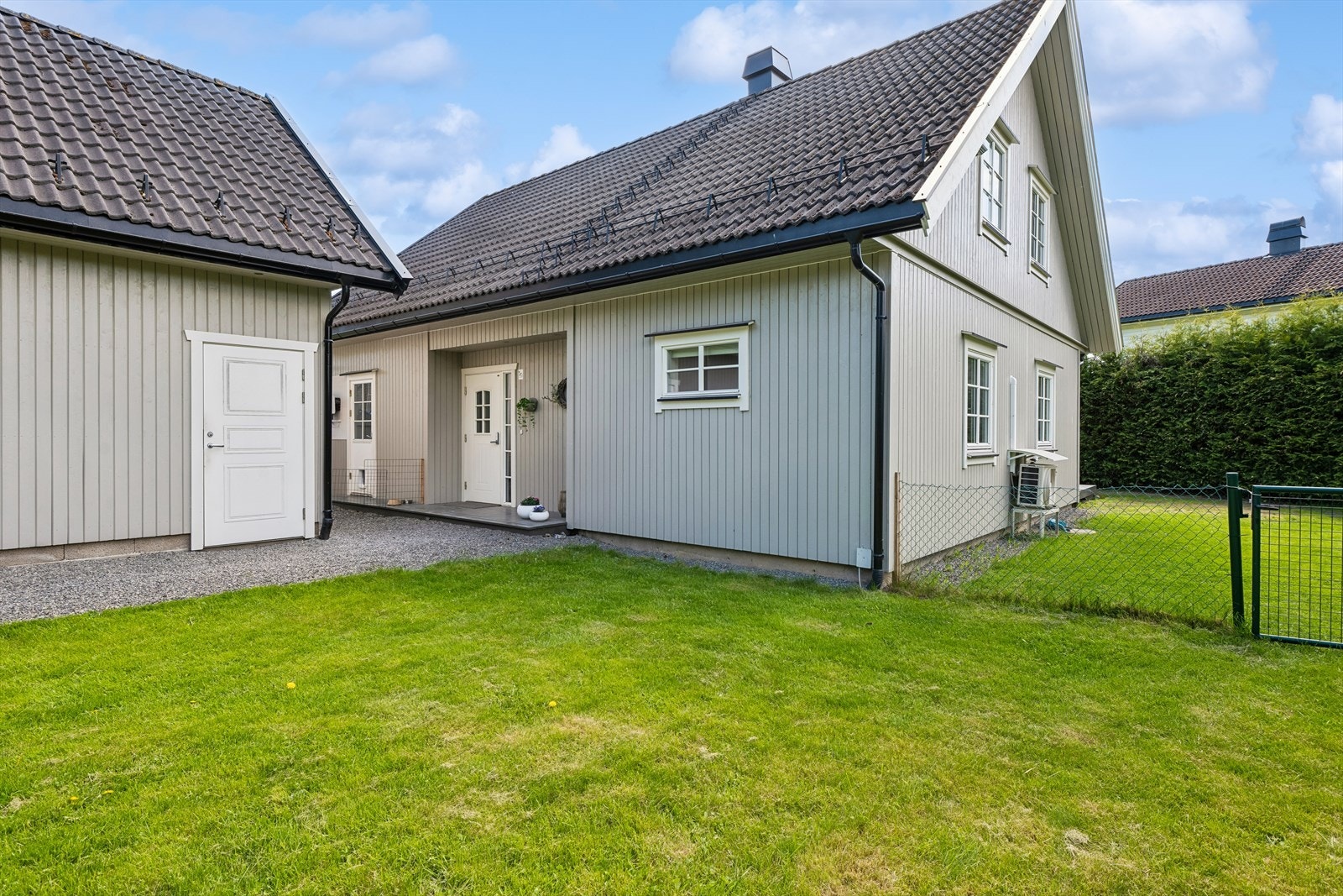 Enebolig fra 2006 med vannbåren gulvvarme og smartstyring for effektiv oppvarming. Galleribilde