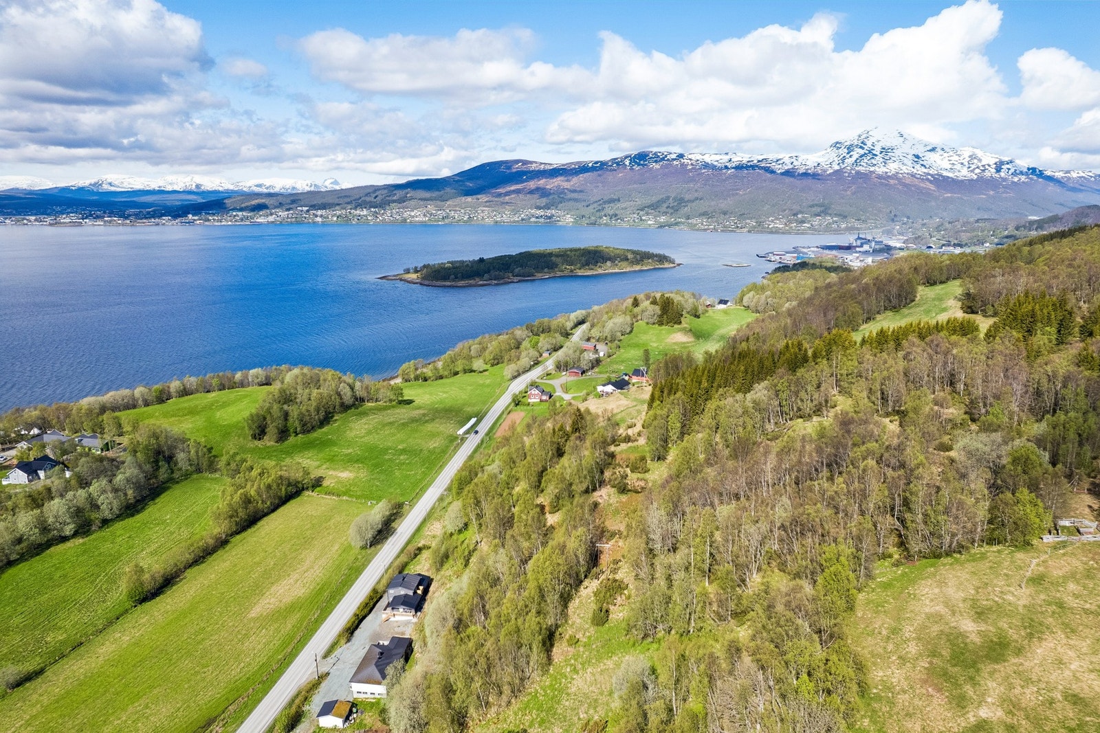 Området har nærhet til både skoler og barnehager, som Ferdinand barnehage 6 minutter unna. Galleribilde