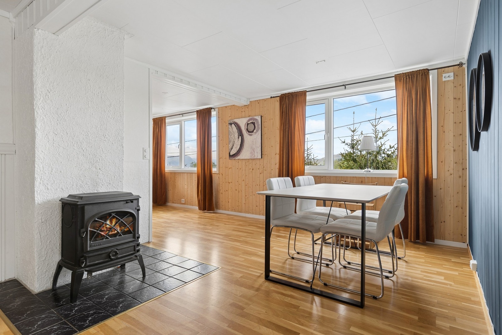 En vedovn gir ekstra varme og hygge på kalde dager. Galleribilde