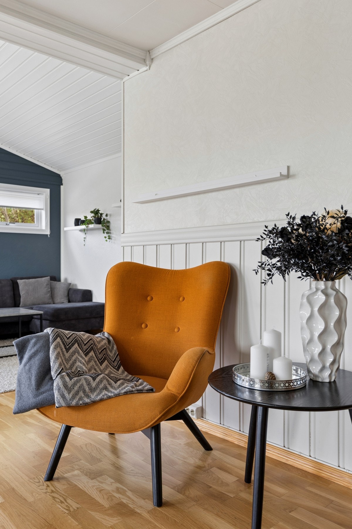 Detaljene i interiøret, som panel og listverk, er godt bevart. Galleribilde