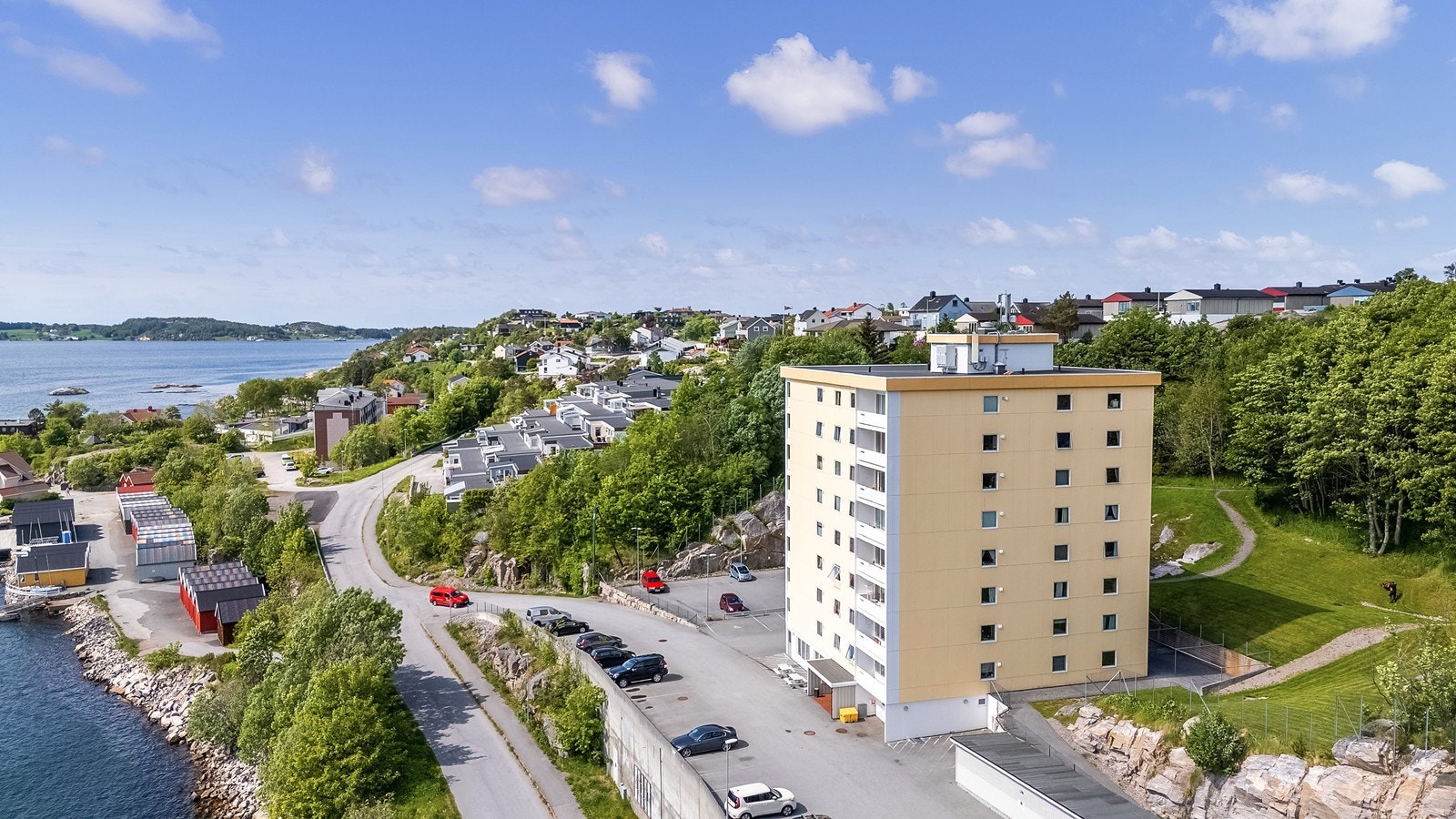 Egen parkeringsplass på felles tomt for borettslaget Galleribilde