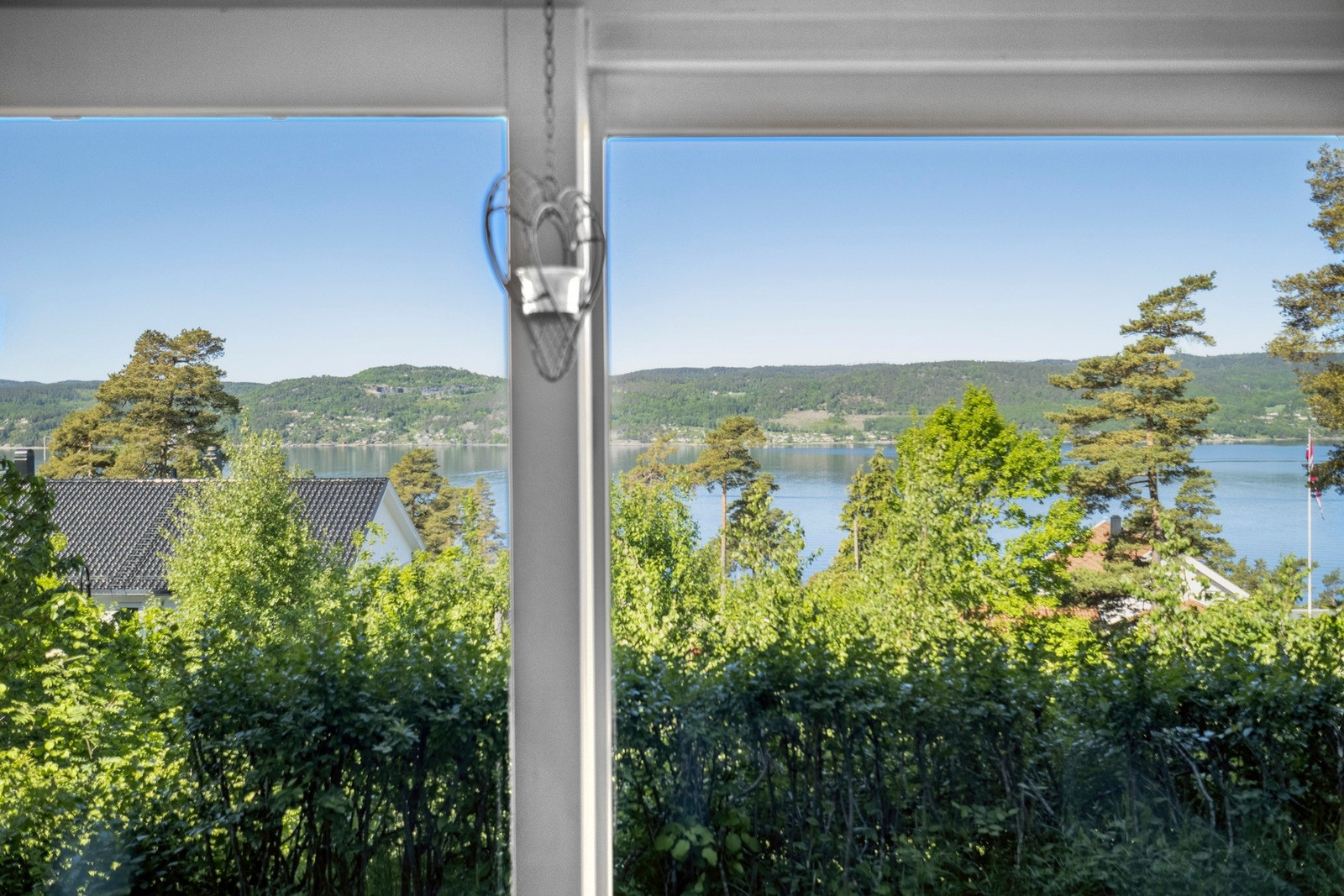 Fantastisk utsikt fra stuen i underetasjen! Galleribilde