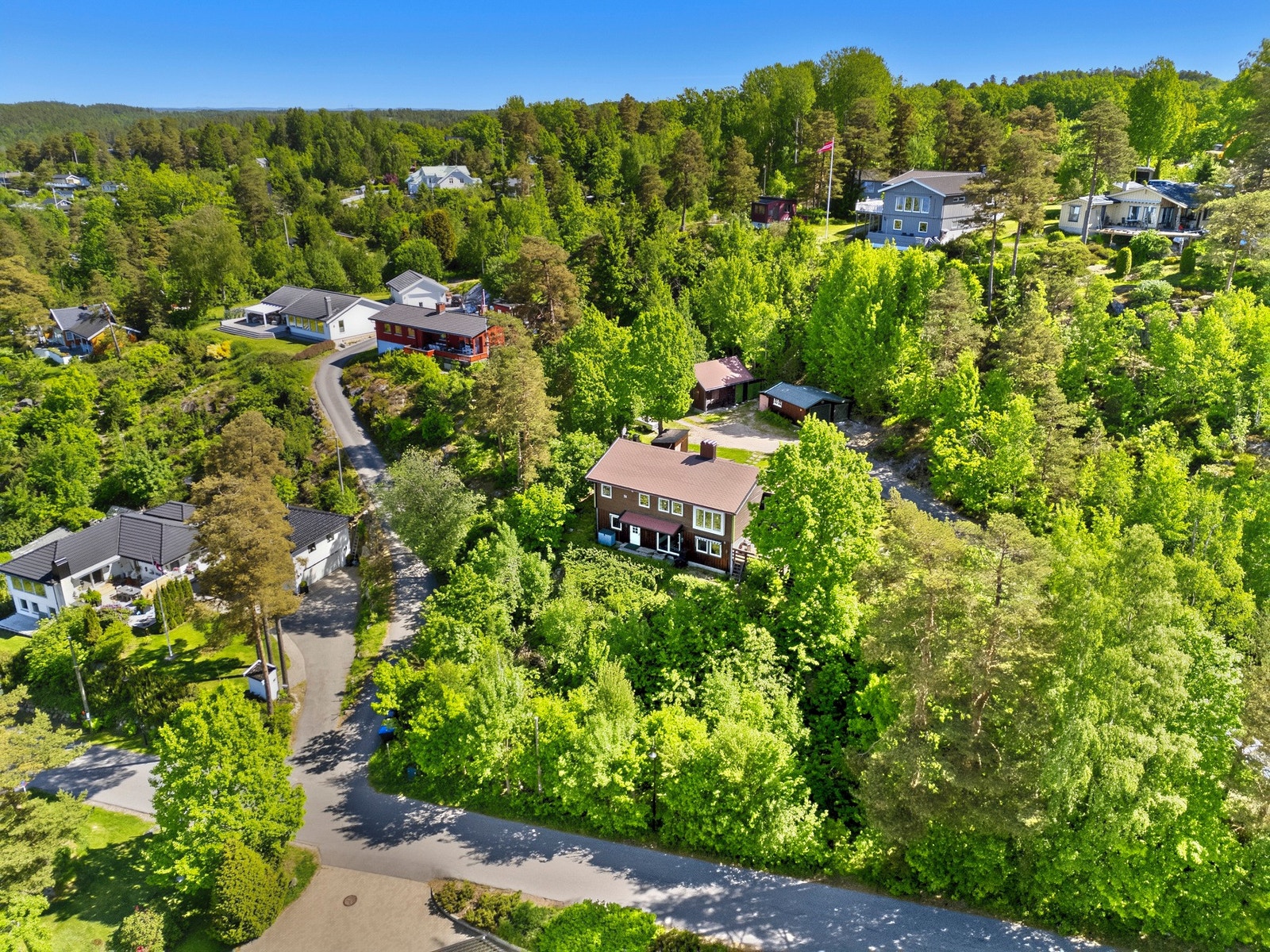 Eiendommen har en solrik og attraktiv beliggenhet. Galleribilde