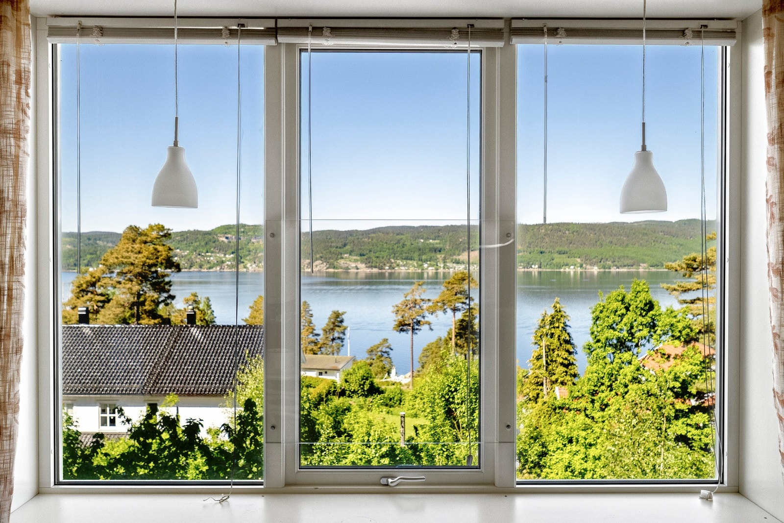 Fra de vestvendte vinduene er sjøutsikten helt fantastisk. Galleribilde