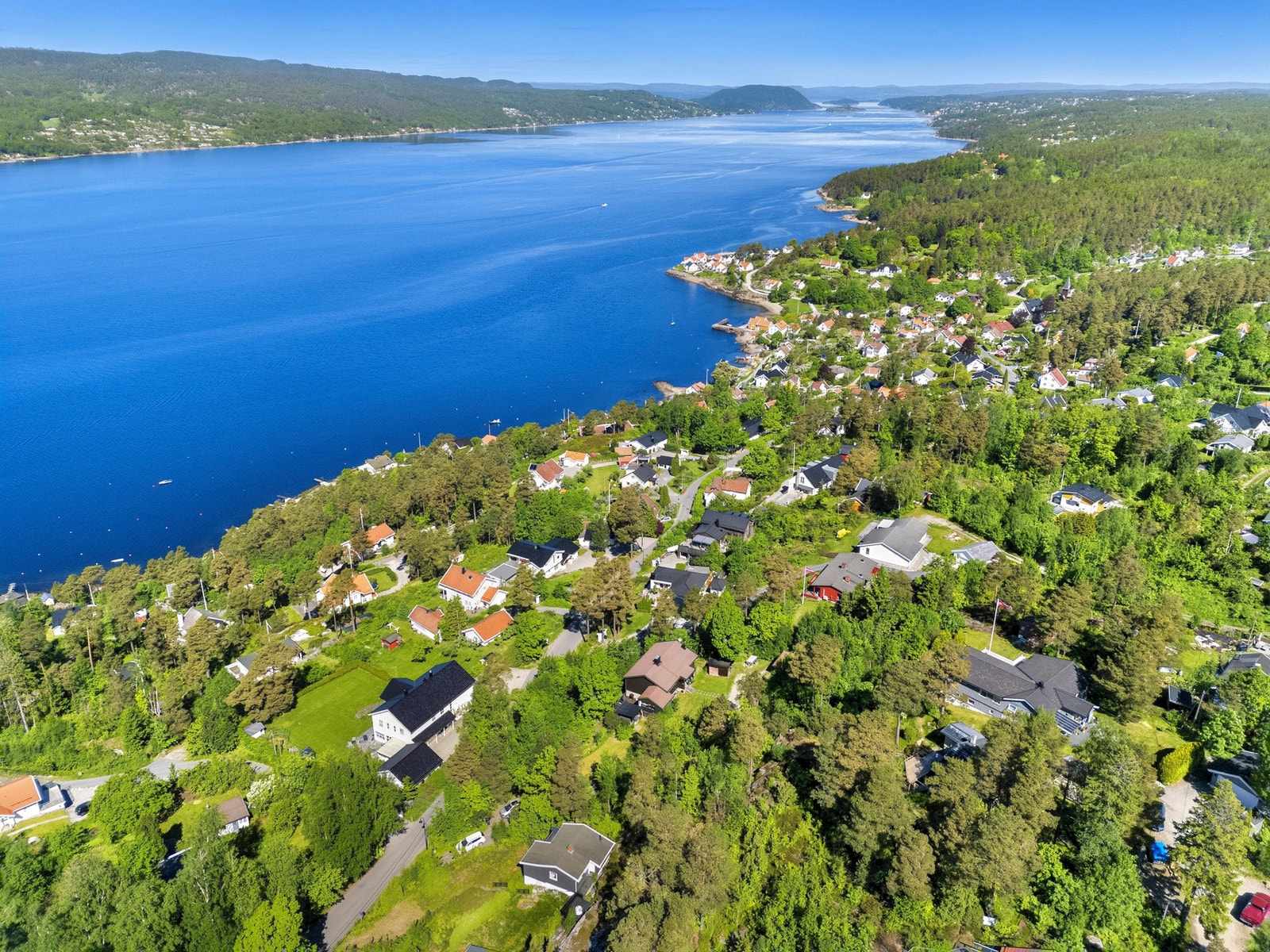 Området er idyllisk og barnevennlig med nærhet til sjøen og badeplasser. Galleribilde