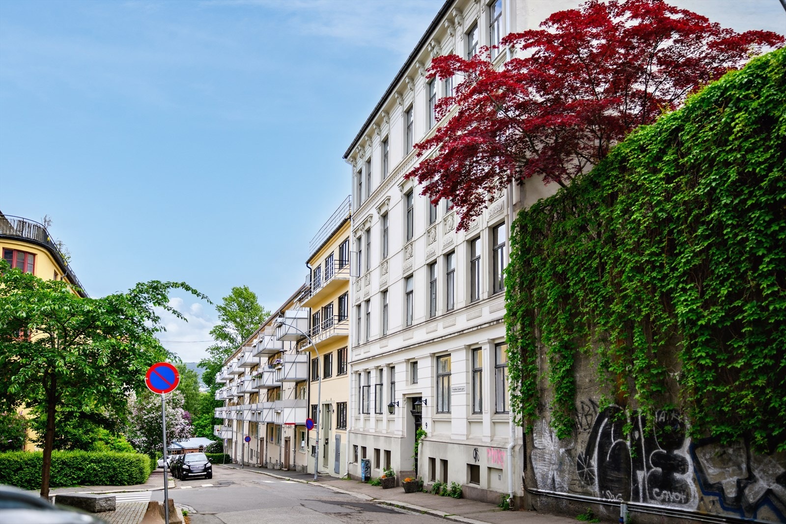 Fasaden til Fredrikke Qvams gate 9A - Her bor du i rolige og skjermede omgivelser midt på St.Hanshaugen med alt rett utenfor døren. Galleribilde