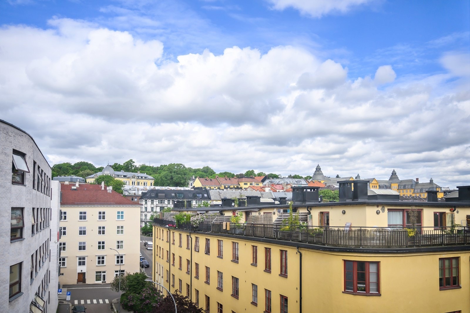 Åpent og fritt utsyn fra stuen, helt uten innsyn. Galleribilde