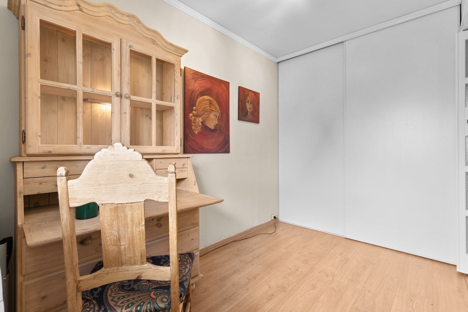 Rommet har god skyvedørsgarderobe. Galleribilde