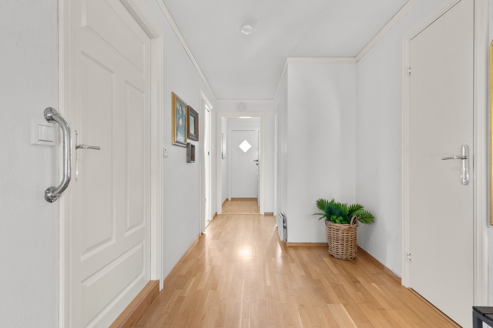Leiligheten er gjennomgående og holdt i lyse farger. Galleribilde