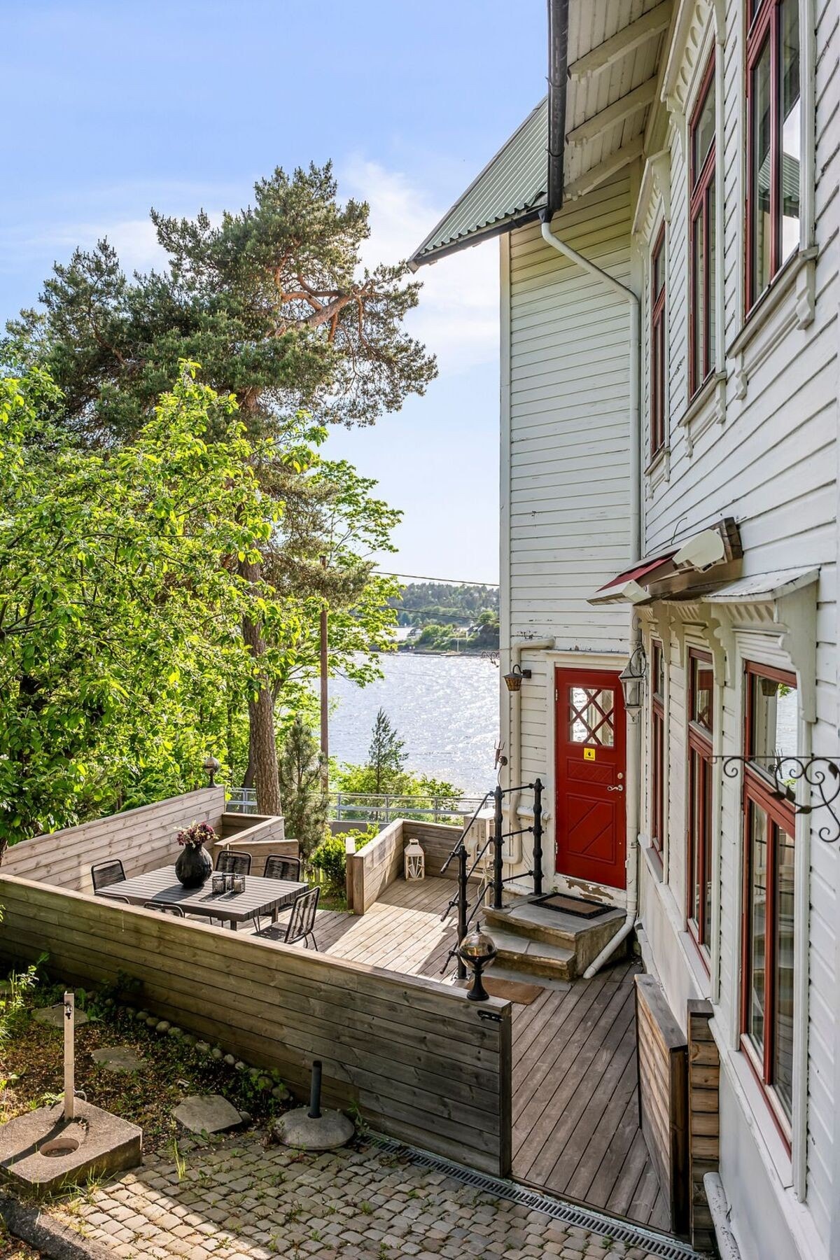 Her er det vanskelig å ikke la seg begeistre av den flotte utsikten mot fjorden. Galleribilde
