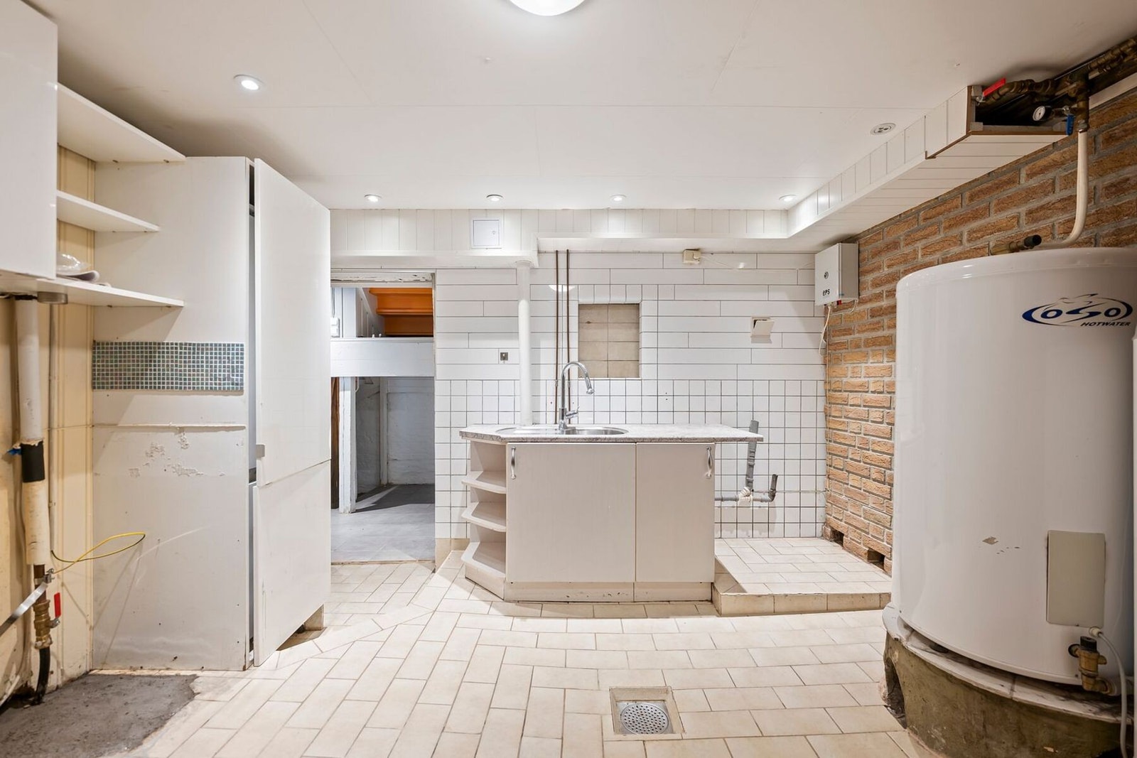 Vaskerom med opplegg for oppvaskmaskin og vaskemaskin. Galleribilde