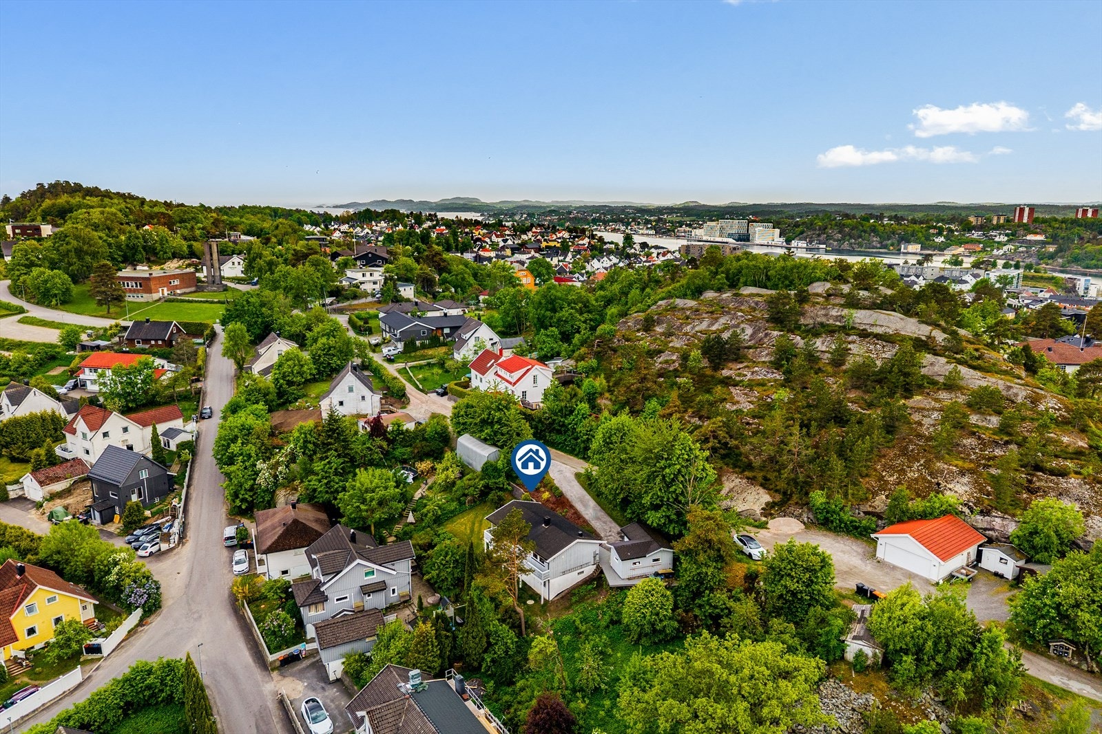 Eiendommen ligger i et etablert og barnevennlig boligområde på Vesterøya. Galleribilde
