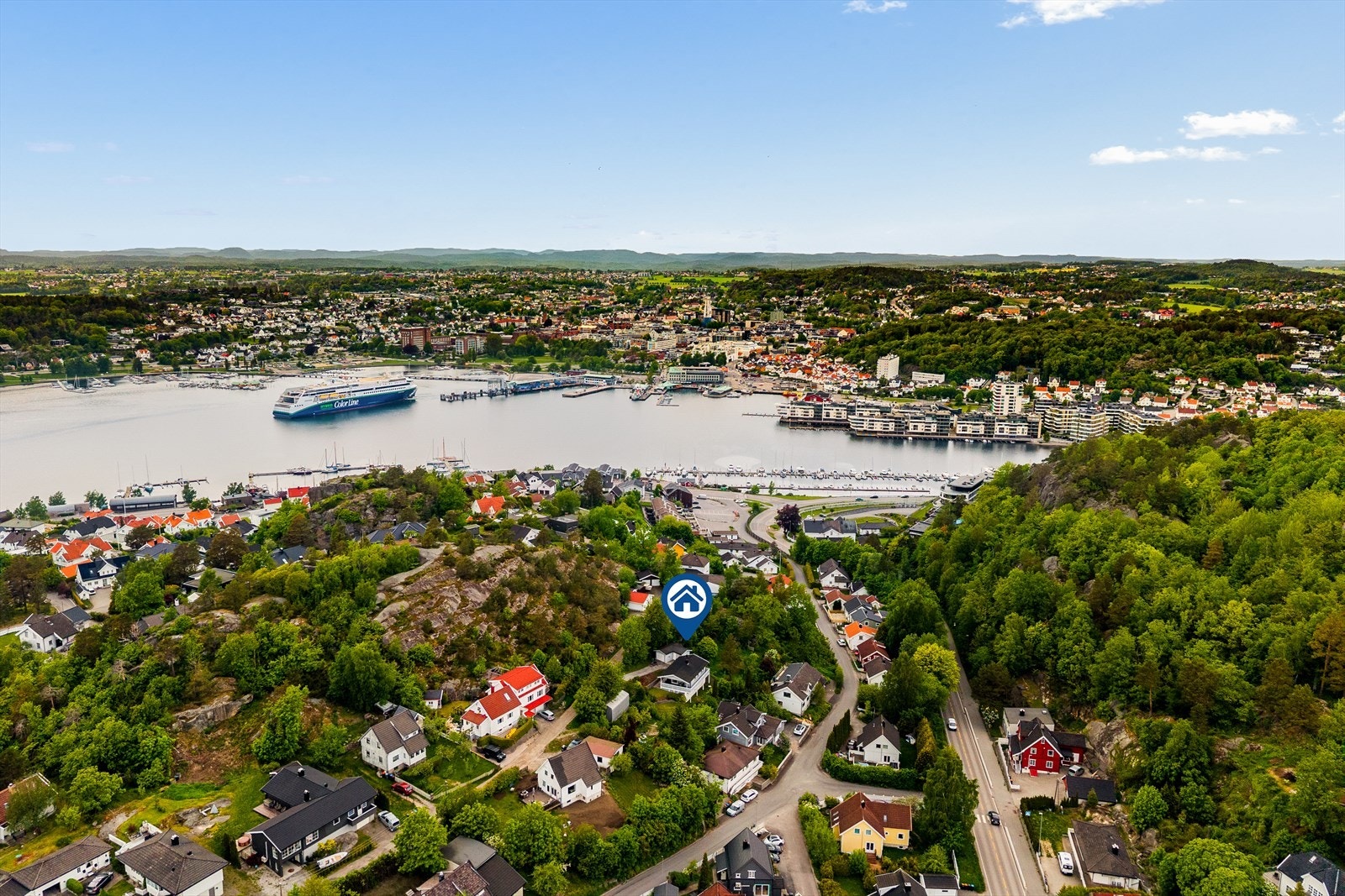 Fra eiendommen er det kort vei til Sandefjord sentrum og Indre Havn. Galleribilde