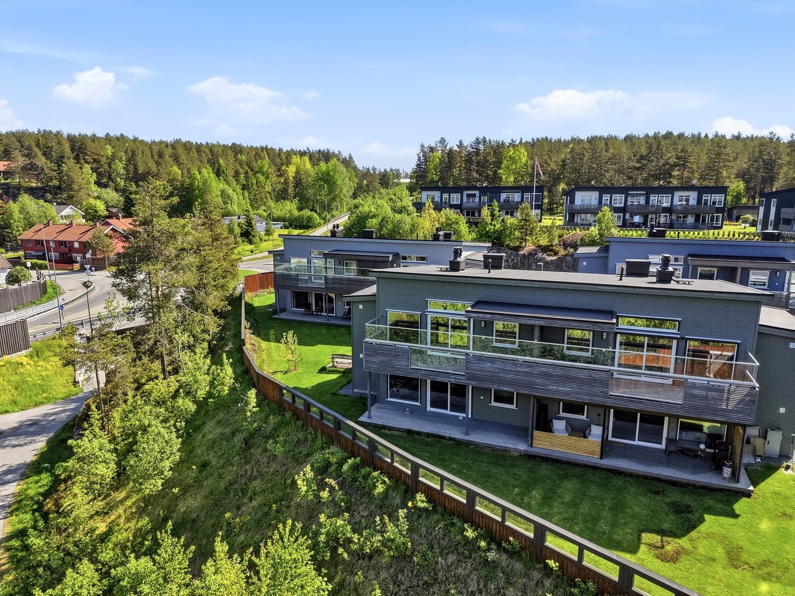 Eiendommen ligger i et etablert og barnevennlig boligområde. Galleribilde