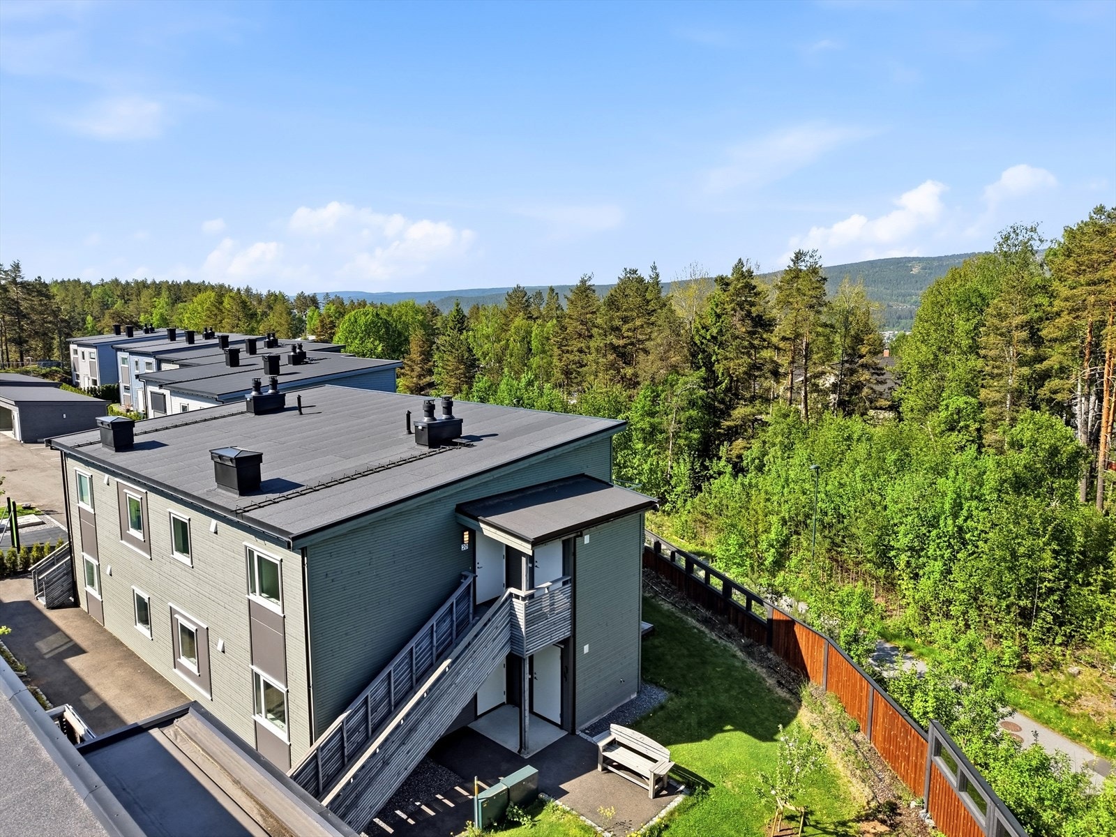Fine turmuligheter i nærområdet, med Gamlegrendåsen Nord aktivitetspark i nærheten. Galleribilde