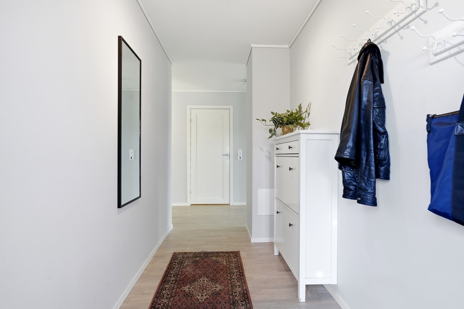 Gangen binder sammen soverommene med leilighetens sosiale soner. Galleribilde