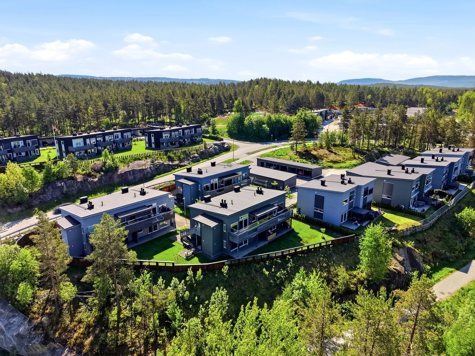 Bussforbindelse fra Henckelmyra, kun ett minutts gange fra boligen. Galleribilde