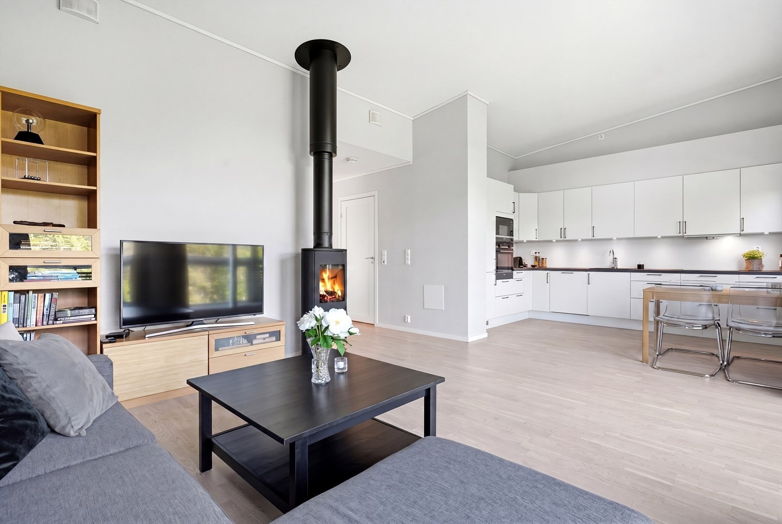 Eiendomsmegler Lars Bredeveien presenterer en moderne 3-roms andelsleilighet fra 2020 | Vestvendt balkong | Carport m/ elbillader og IN-ordning | Velkommen til Henckelmyra 20! Foto: Arild Brun Kjeldaas Galleribilde