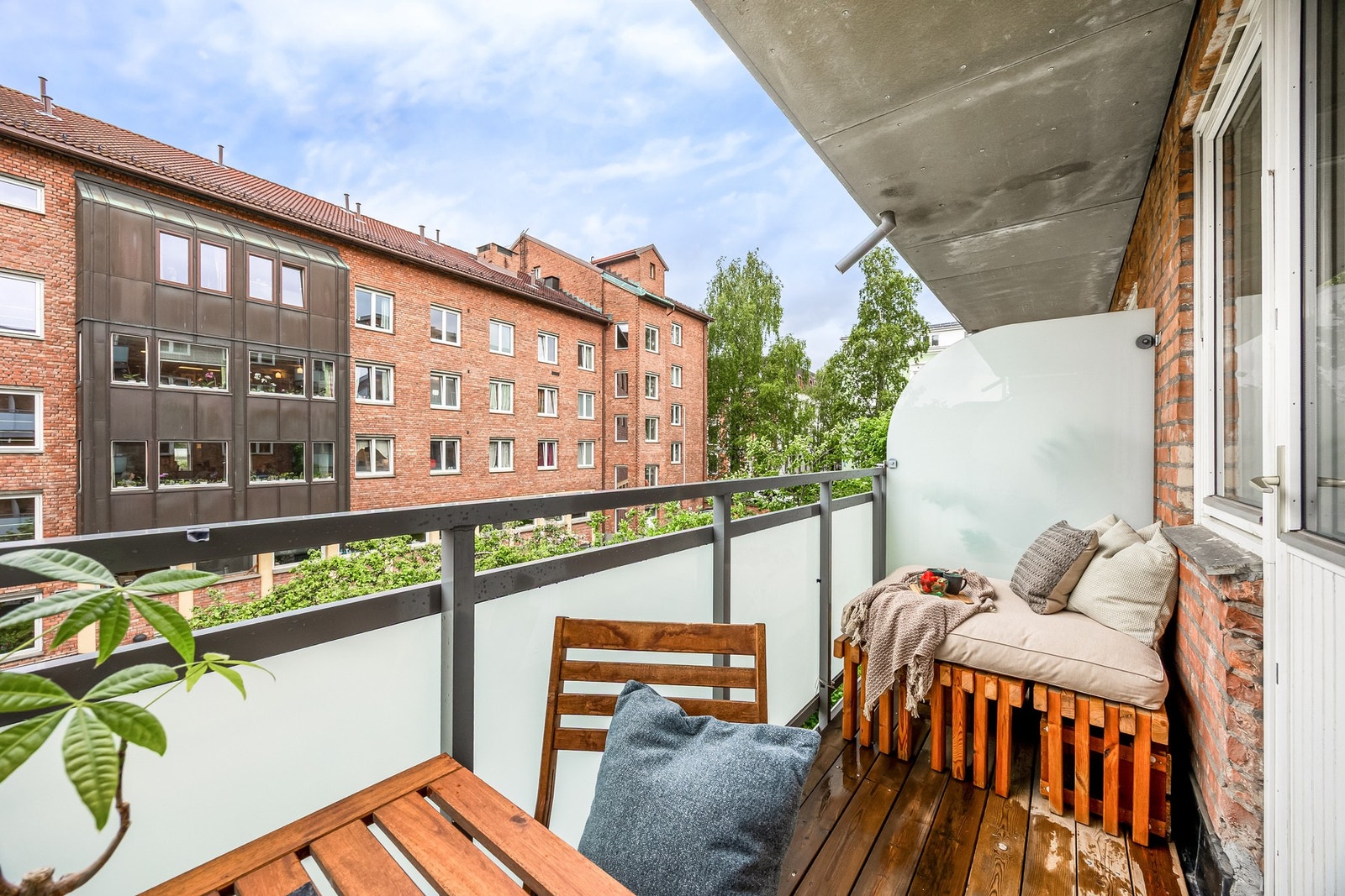 Utgang til sydvestvendt balkong på ca. 4 m² Galleribilde