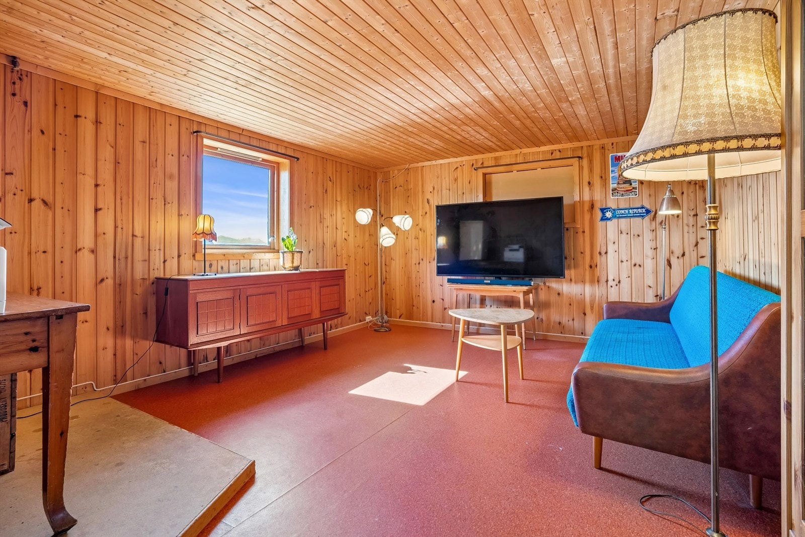 Trivelig kjellerstue med mange bruksmuligheter Galleribilde