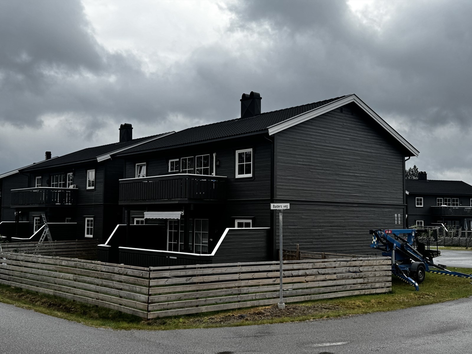 Leiligheten ligger i et meget populært og barnevennlig boligområde på Løvbergsmoen. Galleribilde