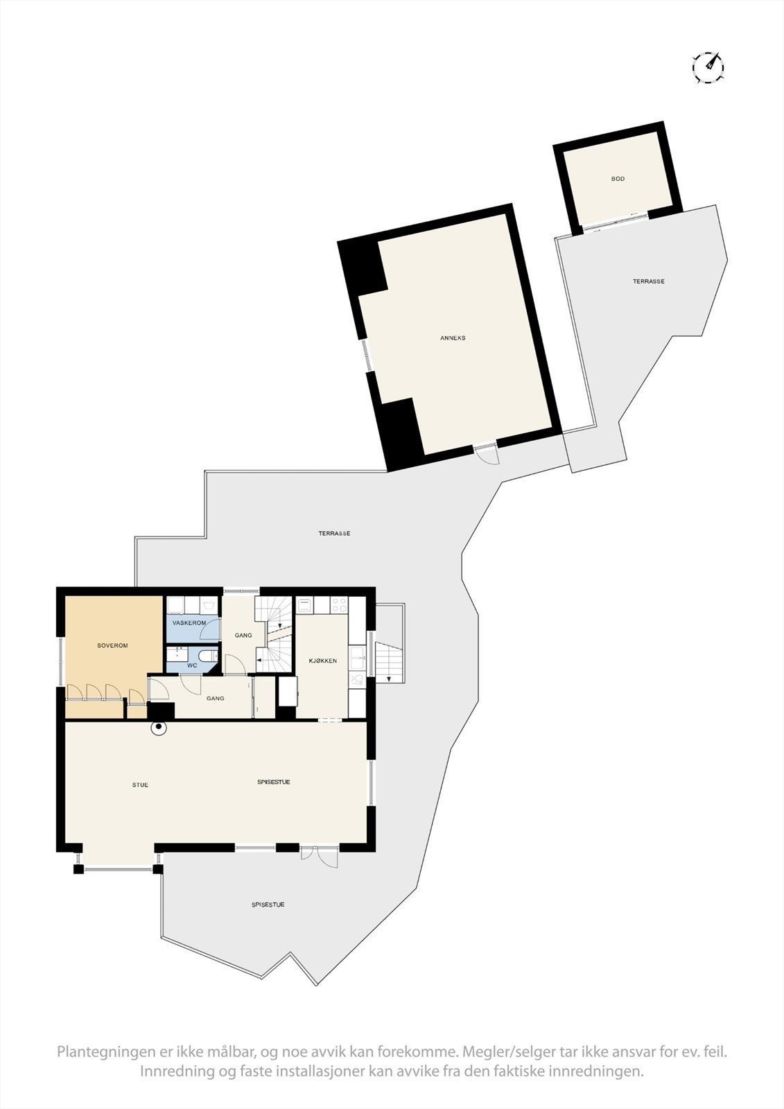 Planløsningen i andre etasje samler stue, spisestue og kjøkken i en sosial sone på 82 m², med utgang til en stor terrasse. Galleribilde