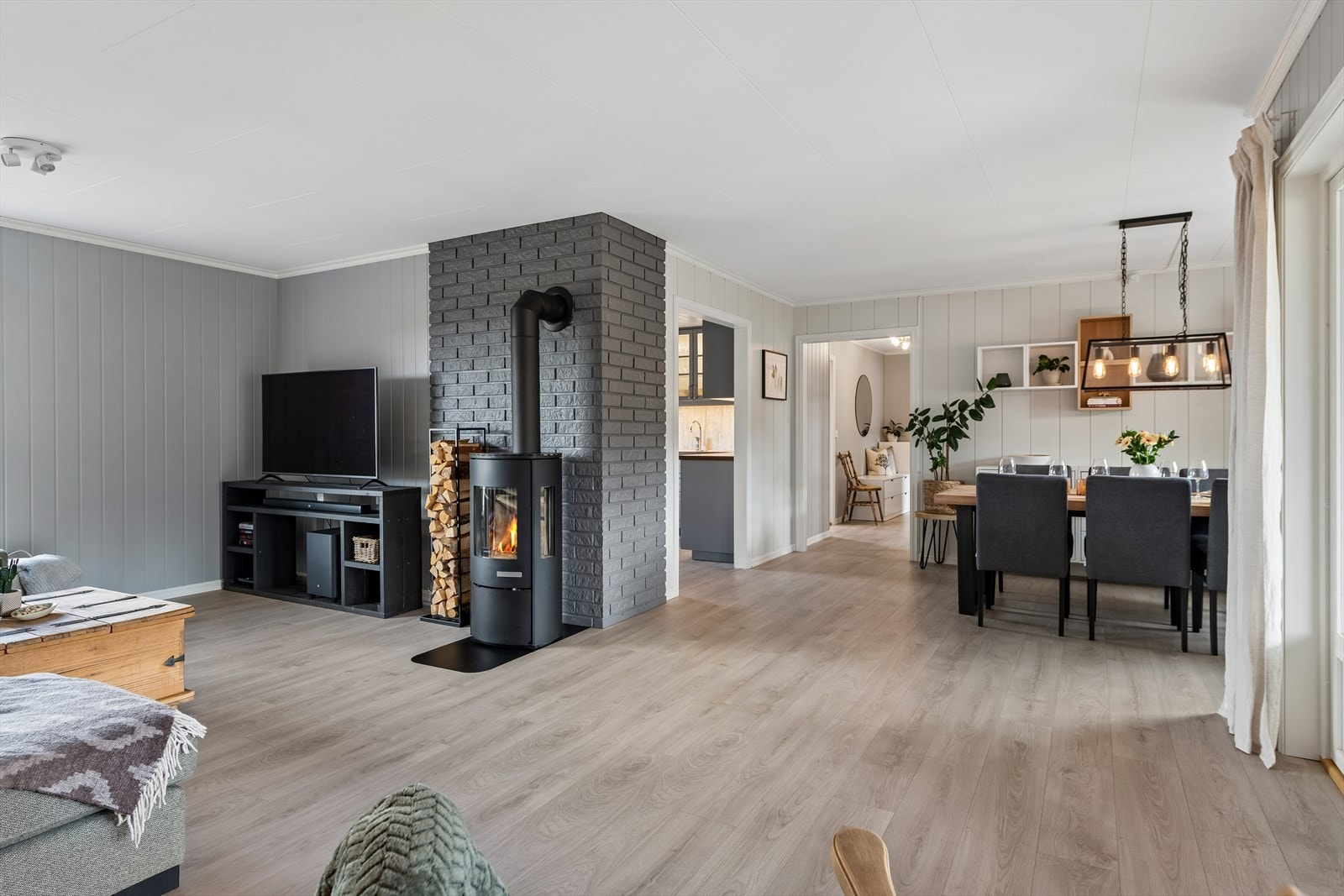 En vedovn fra 2019 skaper en lun atmosfære i stuen. Galleribilde
