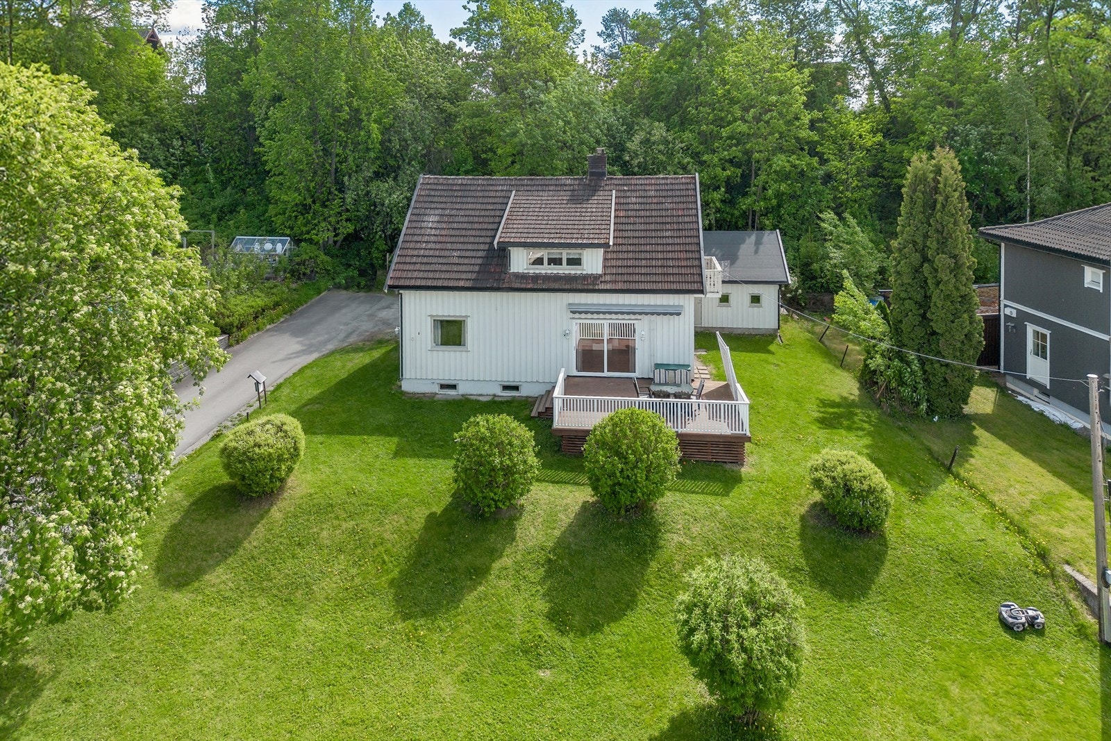 Drømmer du om en ny tilværelse med mulighet til å sette ditt eget preg på huset ditt? Her har du muligheten! Galleribilde