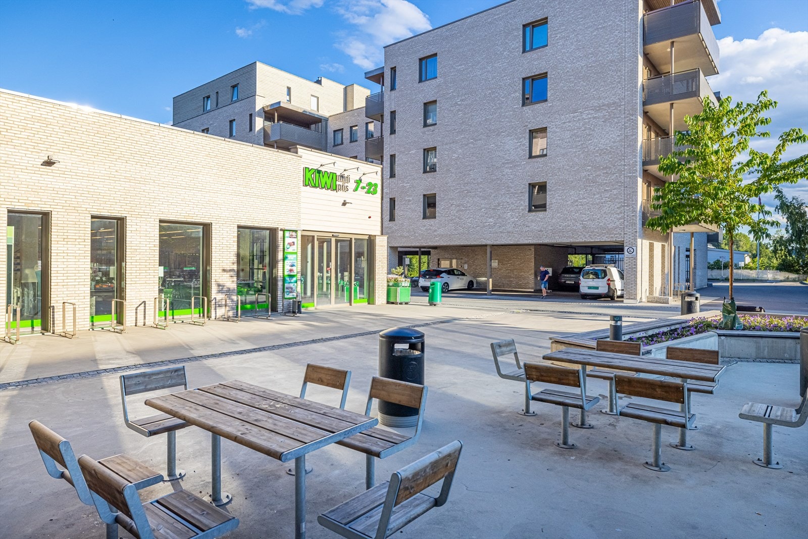 Frogner sentrum med gode servicetilbud. Galleribilde