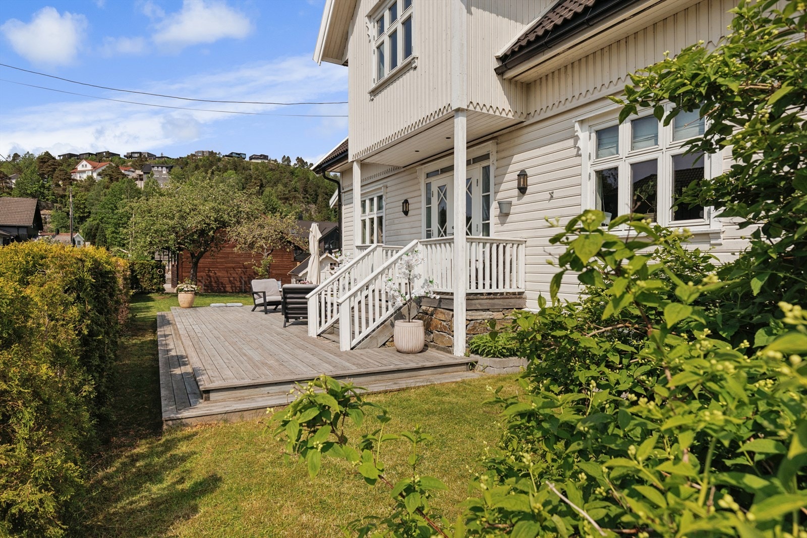 Fra boligen er det kort vei til fine turområder og rekreasjonsmuligheter ved Montjønn. Galleribilde