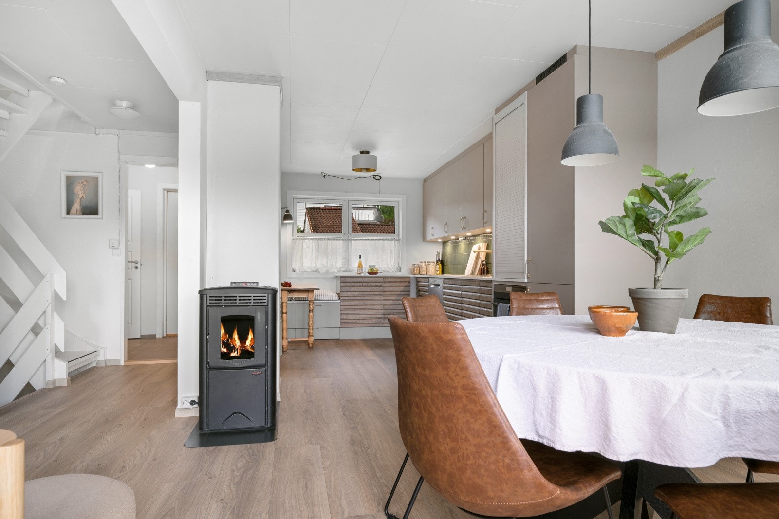 I hovedetasjen finner du boligens sosiale samlingspunkt. Galleribilde