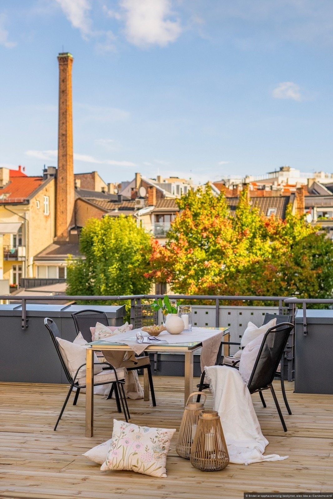 Felles takterrasse med sittegrupper Galleribilde
