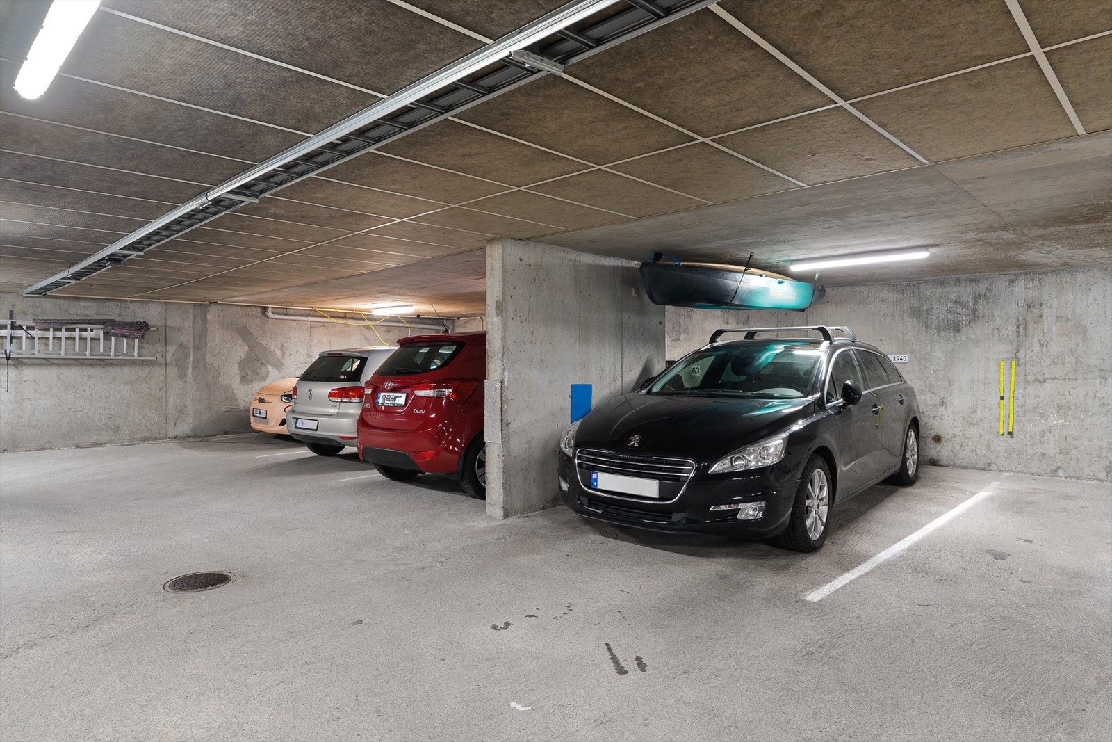 Leiligheten har en fast parkering i lukket parkeringsanlegg. Galleribilde