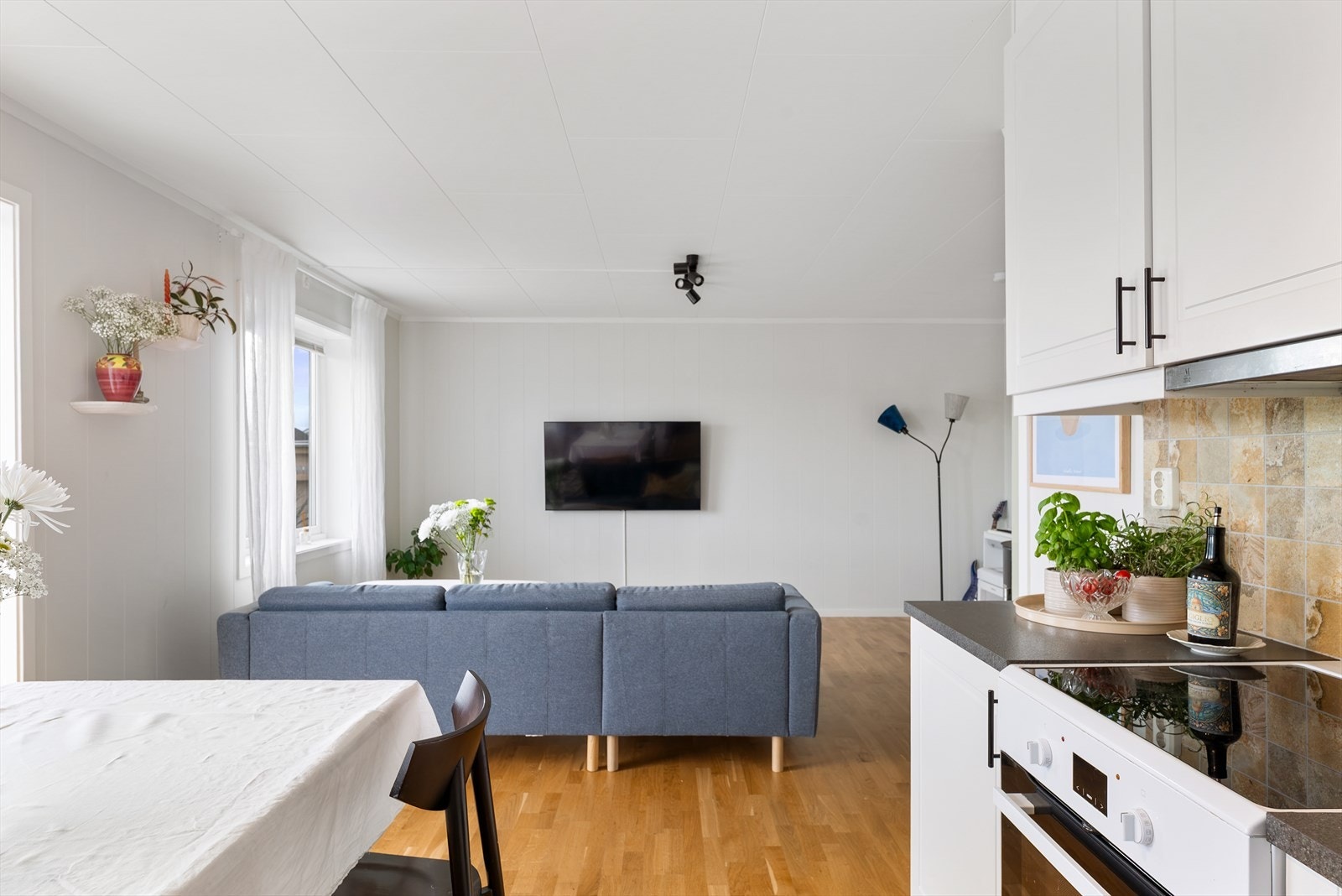 Den åpne løsningen gir fleksibilitet og gjør det enkelt å møblere etter eget ønske. Galleribilde