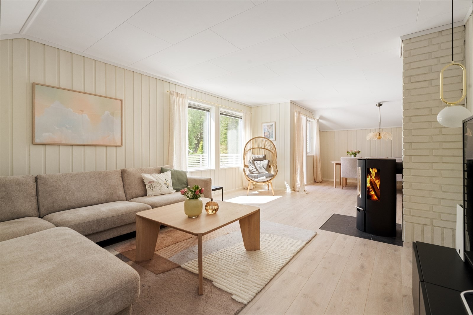 Oversikt over stuen, som gir fleksible møbleringsmuligheter. Galleribilde