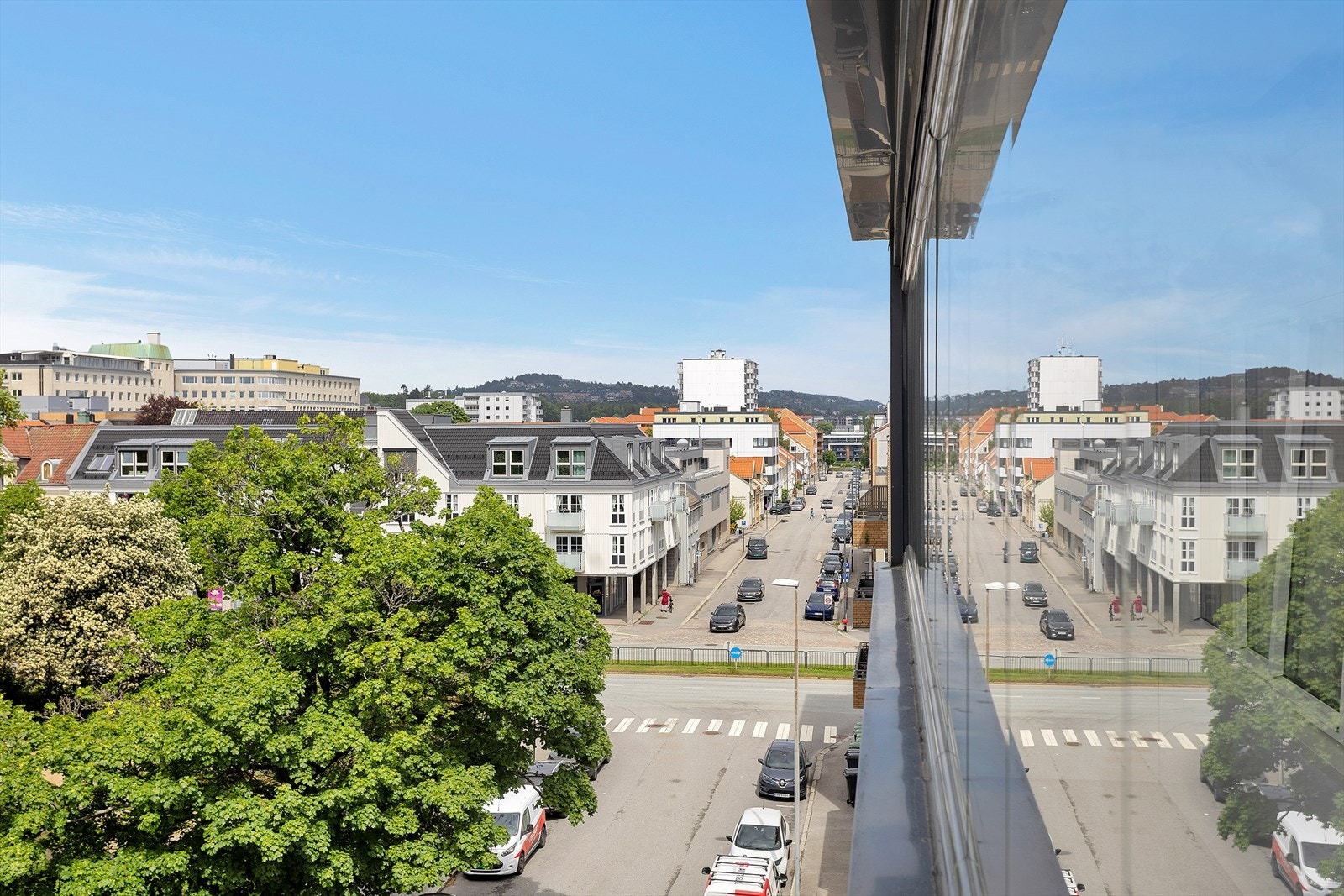 Finn roen på en herlig innglasset balkong som ble oppgradert i 2022. Galleribilde