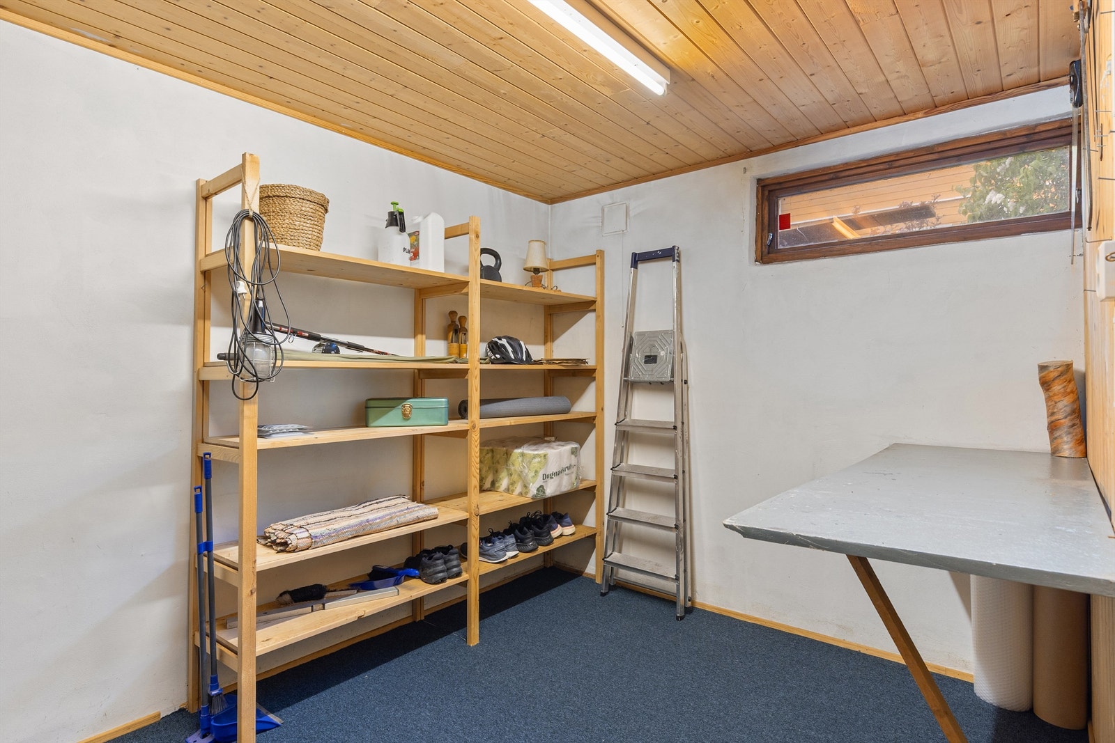 Hobbyrom/bod innenfor rommet som er benyttet som kjellerstue Galleribilde
