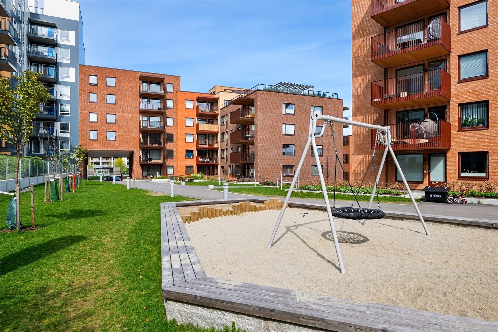 Her har man også hyggelige lekeplasser for de små, i trygge og skjermede omgivelser. Galleribilde