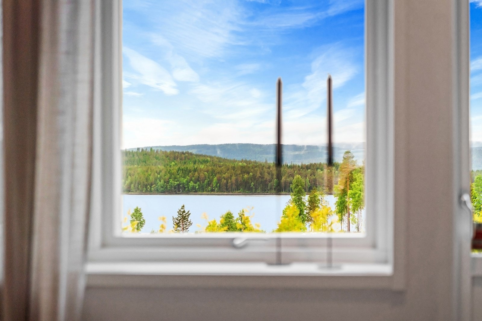 Utsikt fra stuevinduet. Galleribilde