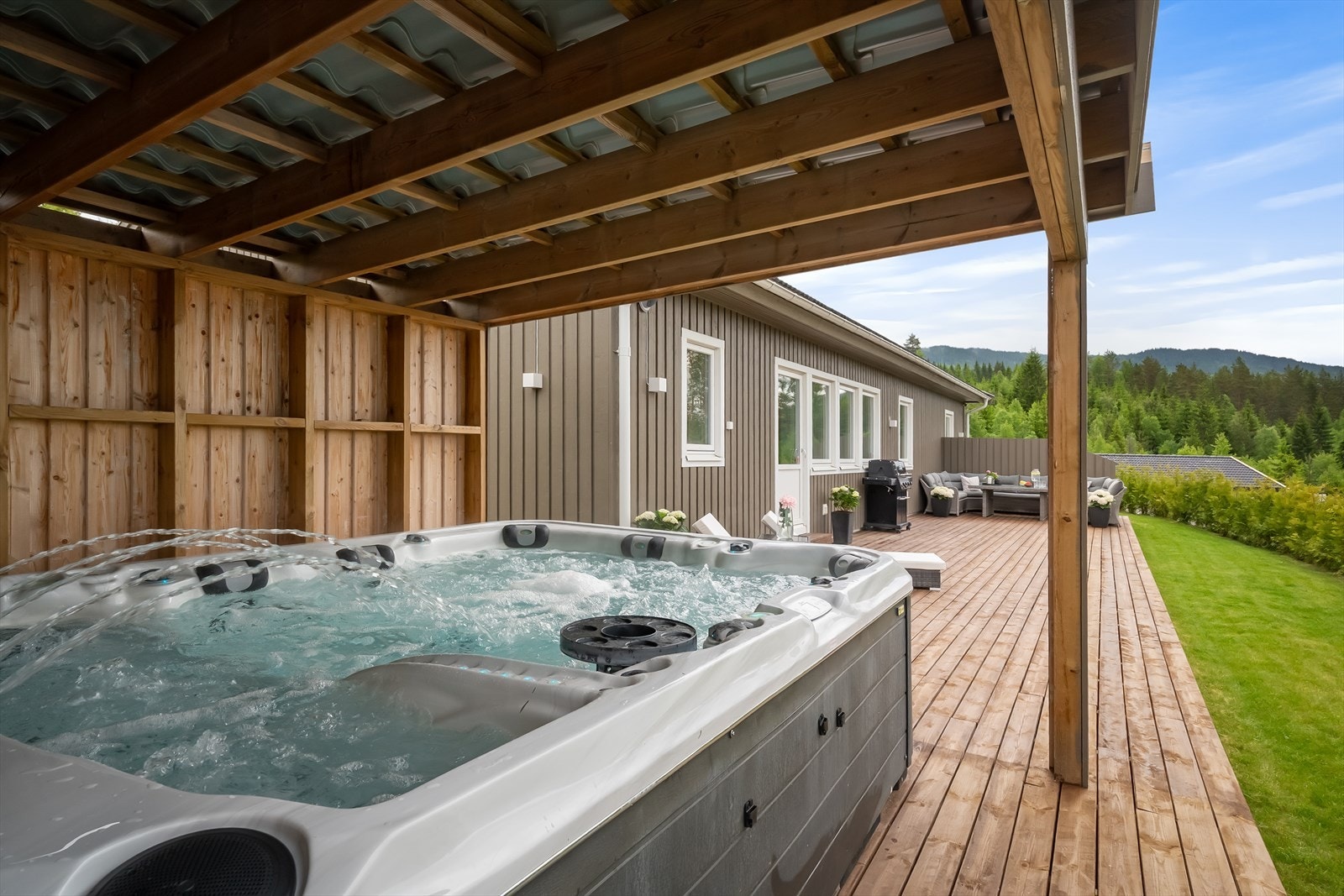 Jaccuzzi under tak. Galleribilde